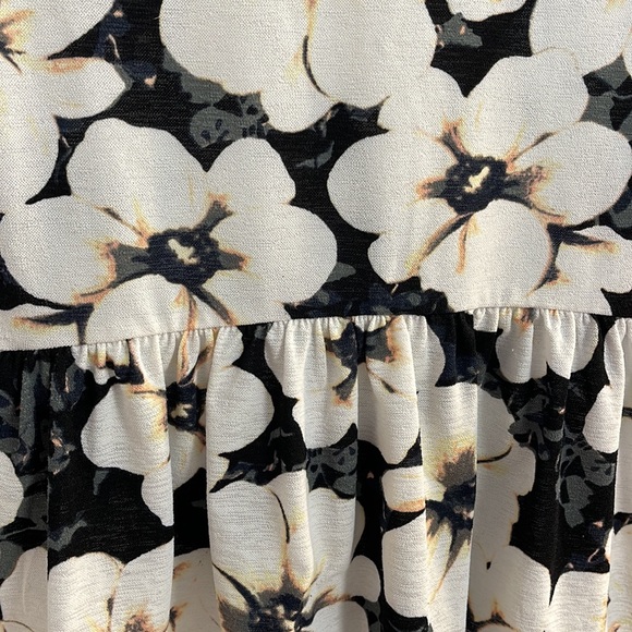 Dynamite Peplum-Style Blouse - Picture 6 of 6